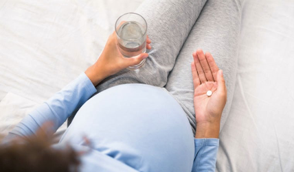 داروهای تراتوژن در بارداری: خطرات، عوارض و نکات مهم برای سلامت جنین